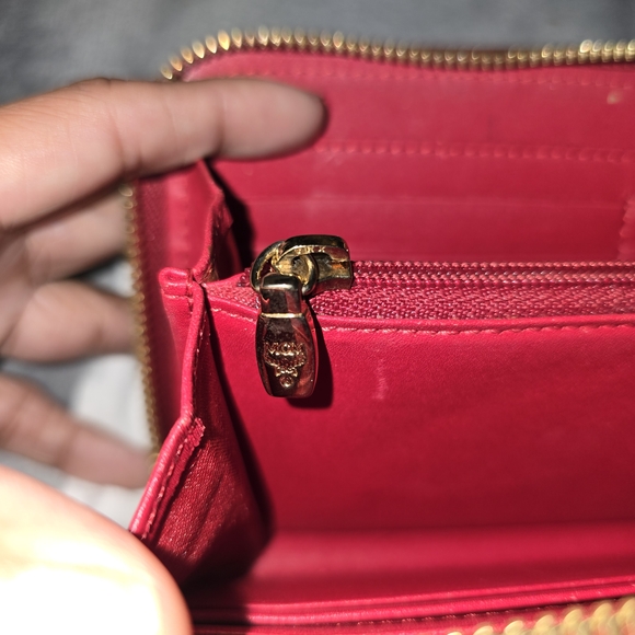MCM Red Leather Zip-Around Wallet | Gold Hardware | Vintage Authentic - Picture 10 of 14
